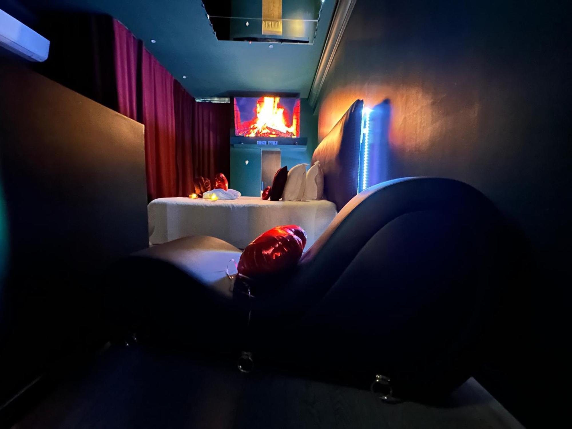 Mieuxqualhotel Jacuzzi Privatif Velvet Desire Μπορντό Εξωτερικό φωτογραφία