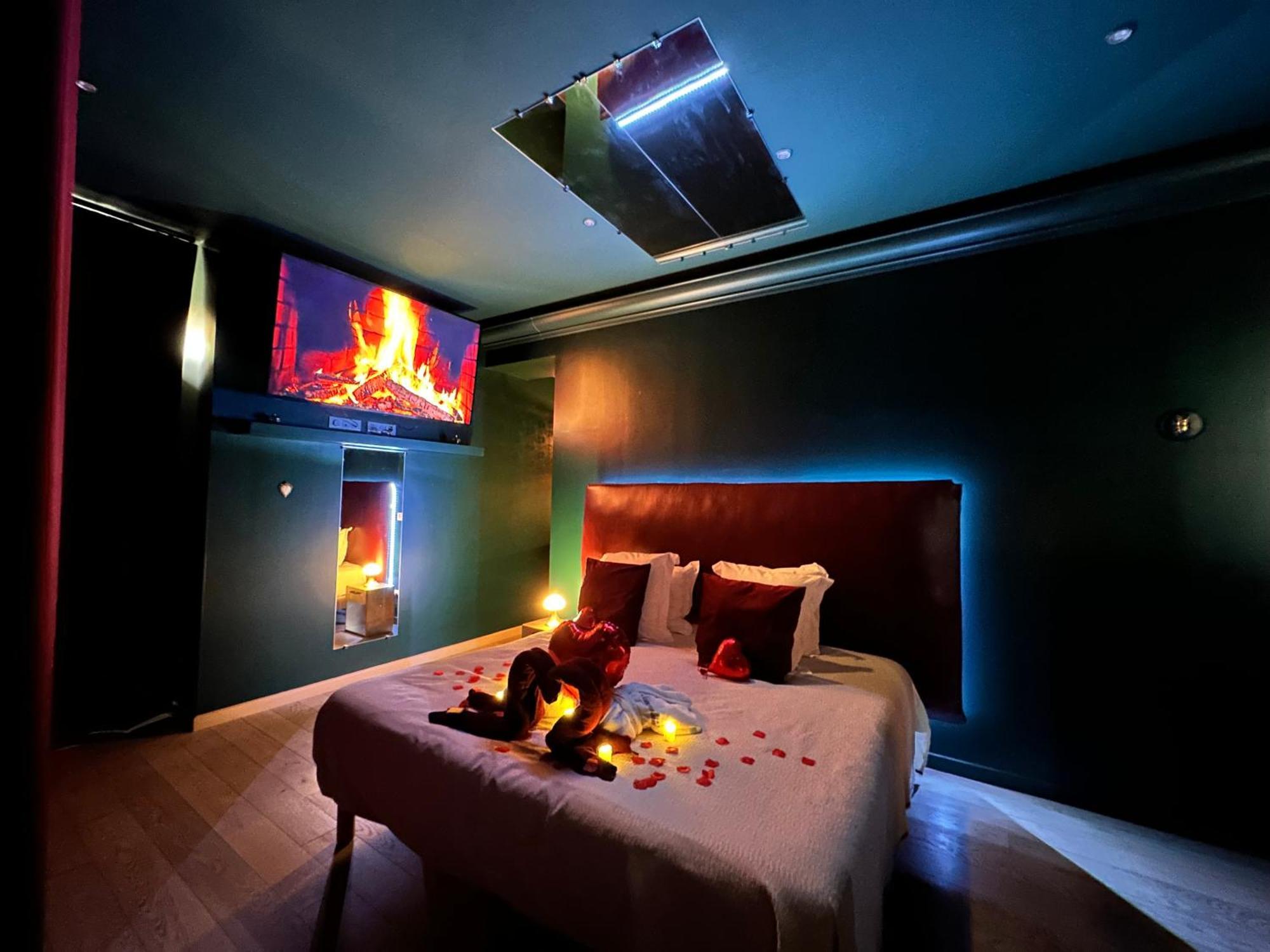 Mieuxqualhotel Jacuzzi Privatif Velvet Desire Μπορντό Εξωτερικό φωτογραφία