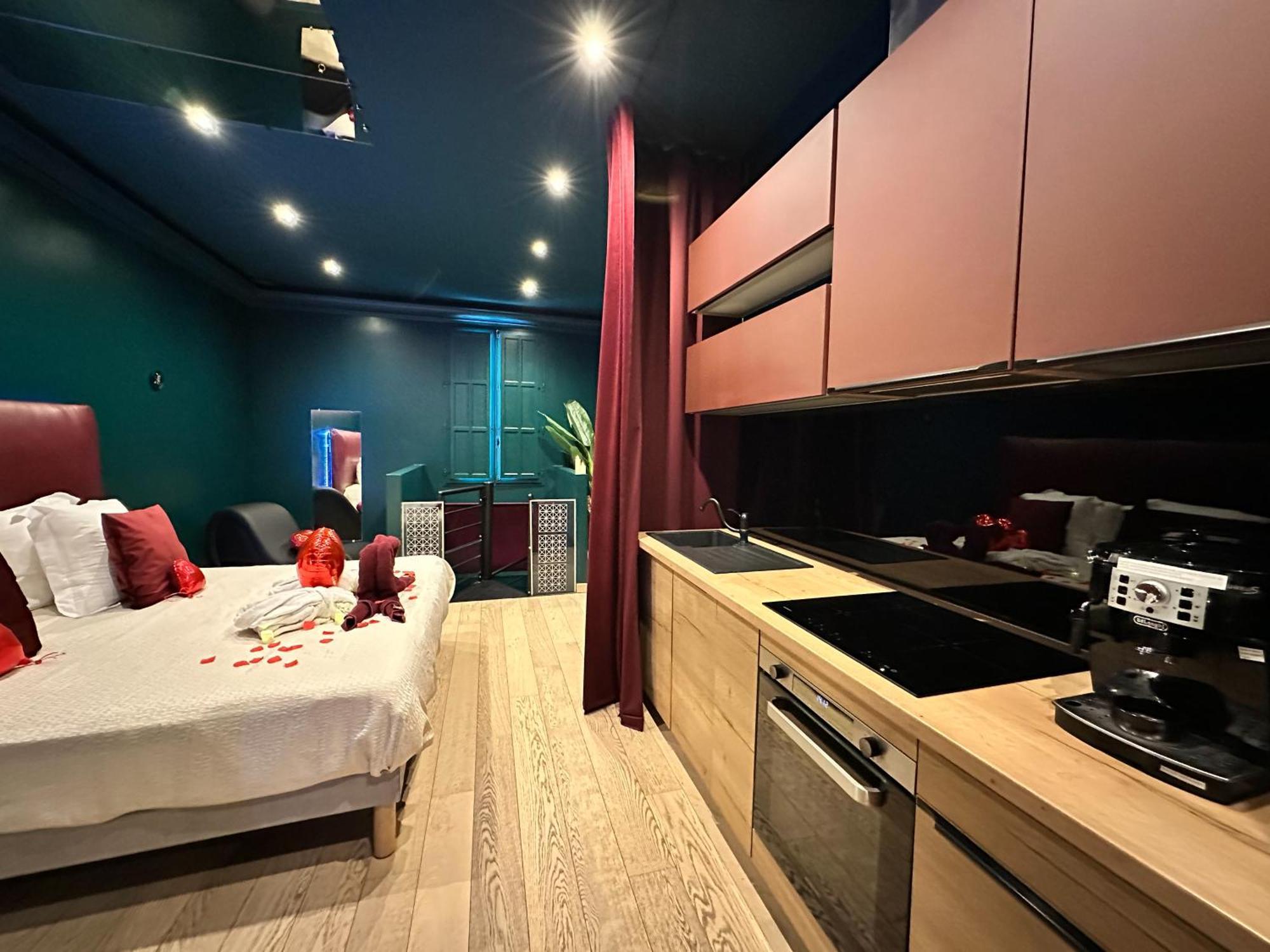 Mieuxqualhotel Jacuzzi Privatif Velvet Desire Μπορντό Εξωτερικό φωτογραφία