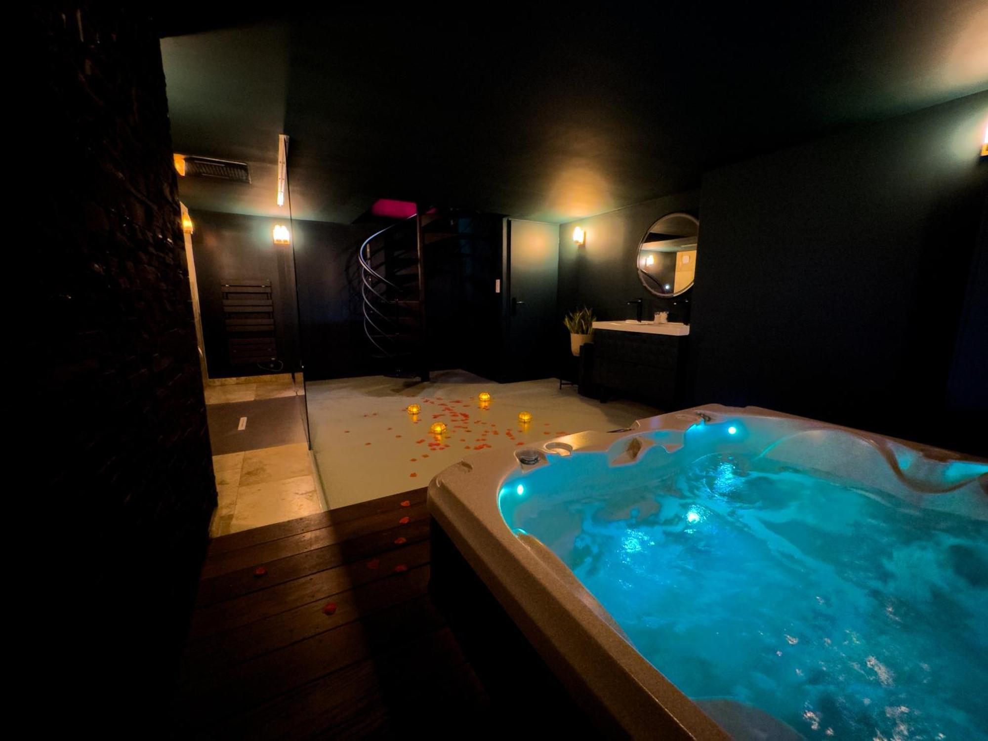 Mieuxqualhotel Jacuzzi Privatif Velvet Desire Μπορντό Εξωτερικό φωτογραφία