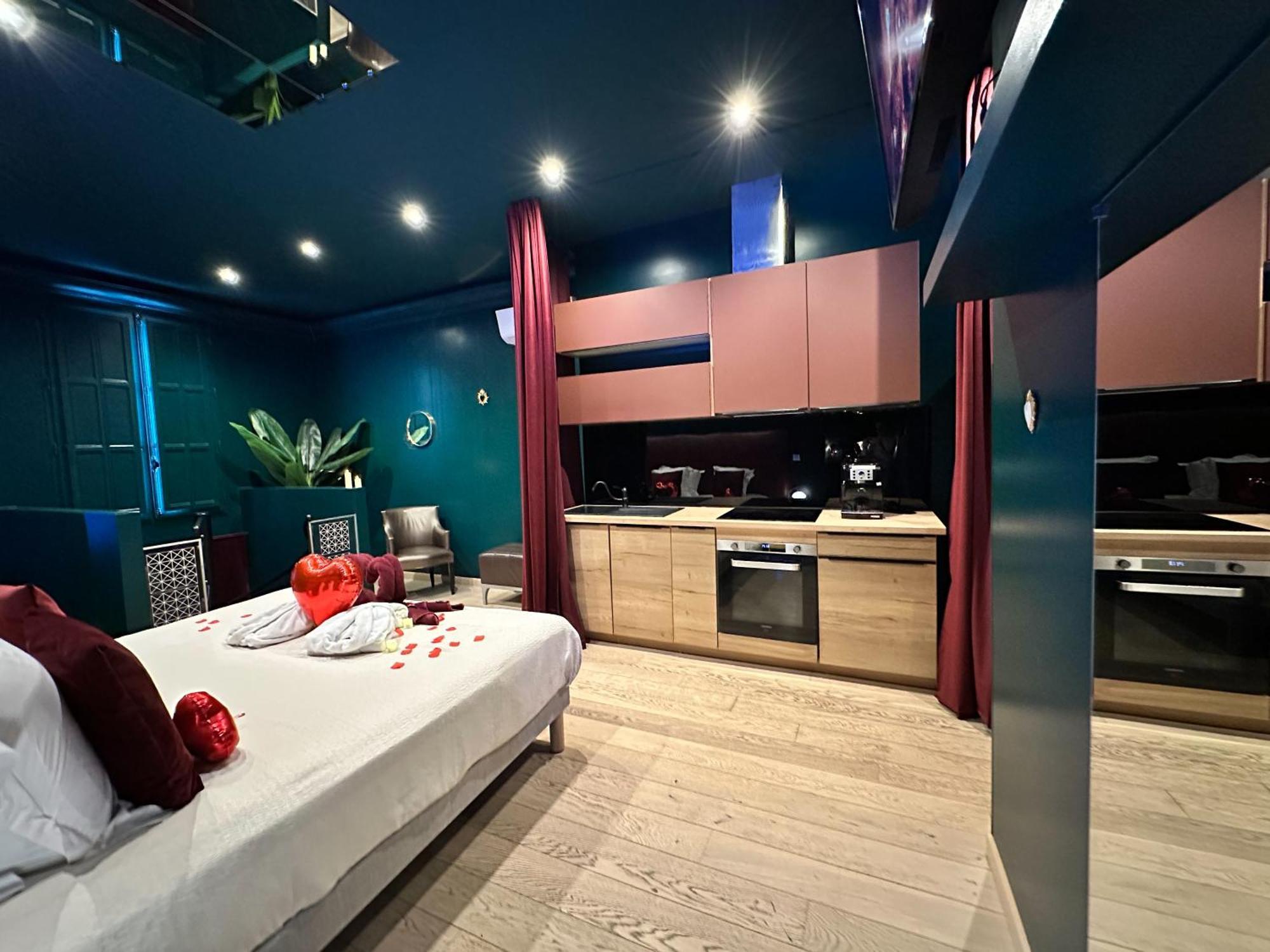 Mieuxqualhotel Jacuzzi Privatif Velvet Desire Μπορντό Εξωτερικό φωτογραφία