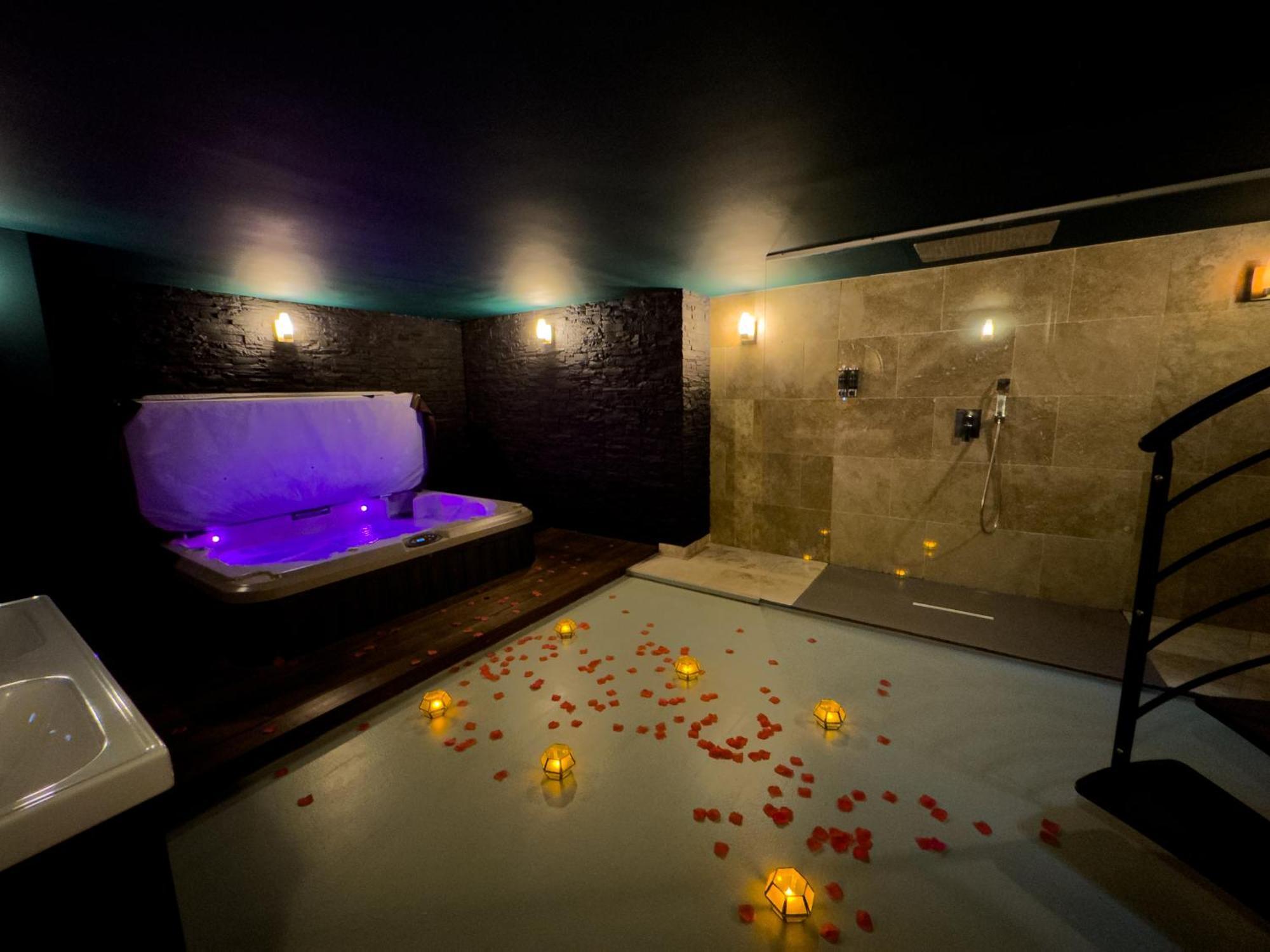 Mieuxqualhotel Jacuzzi Privatif Velvet Desire Μπορντό Εξωτερικό φωτογραφία