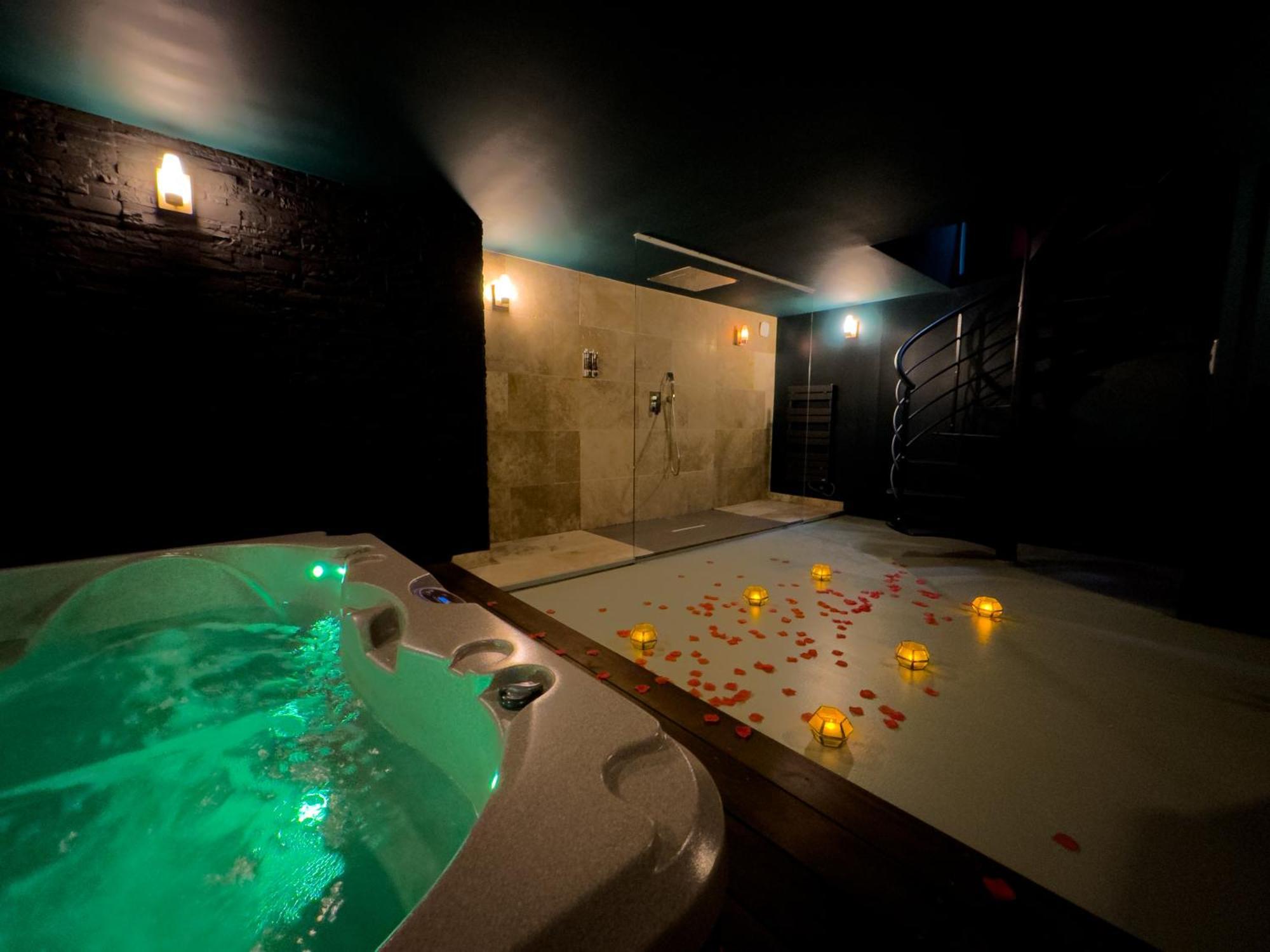 Mieuxqualhotel Jacuzzi Privatif Velvet Desire Μπορντό Εξωτερικό φωτογραφία